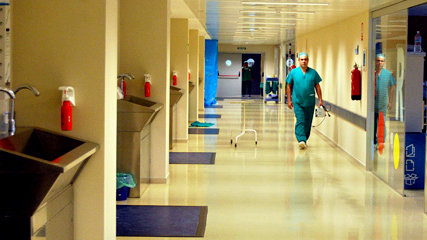 El SMS fomenta el acompañamiento de voluntarios a pacientes ingresados en el hospital del Noroeste