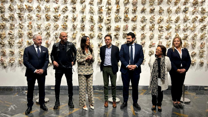 Un friso de 252 piezas de Lidó Rico recibe a los visitantes al Teatro Museo Romano de Cartagena