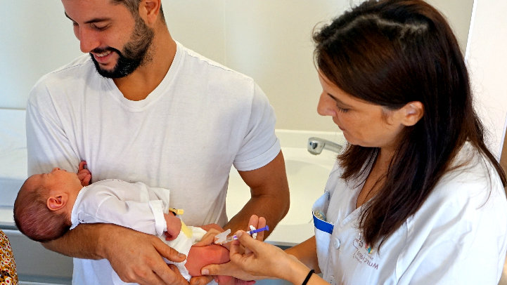 Salud recuerda a las embarazadas la importancia de vacunarse frente a la tosferina para proteger a los recién nacidos